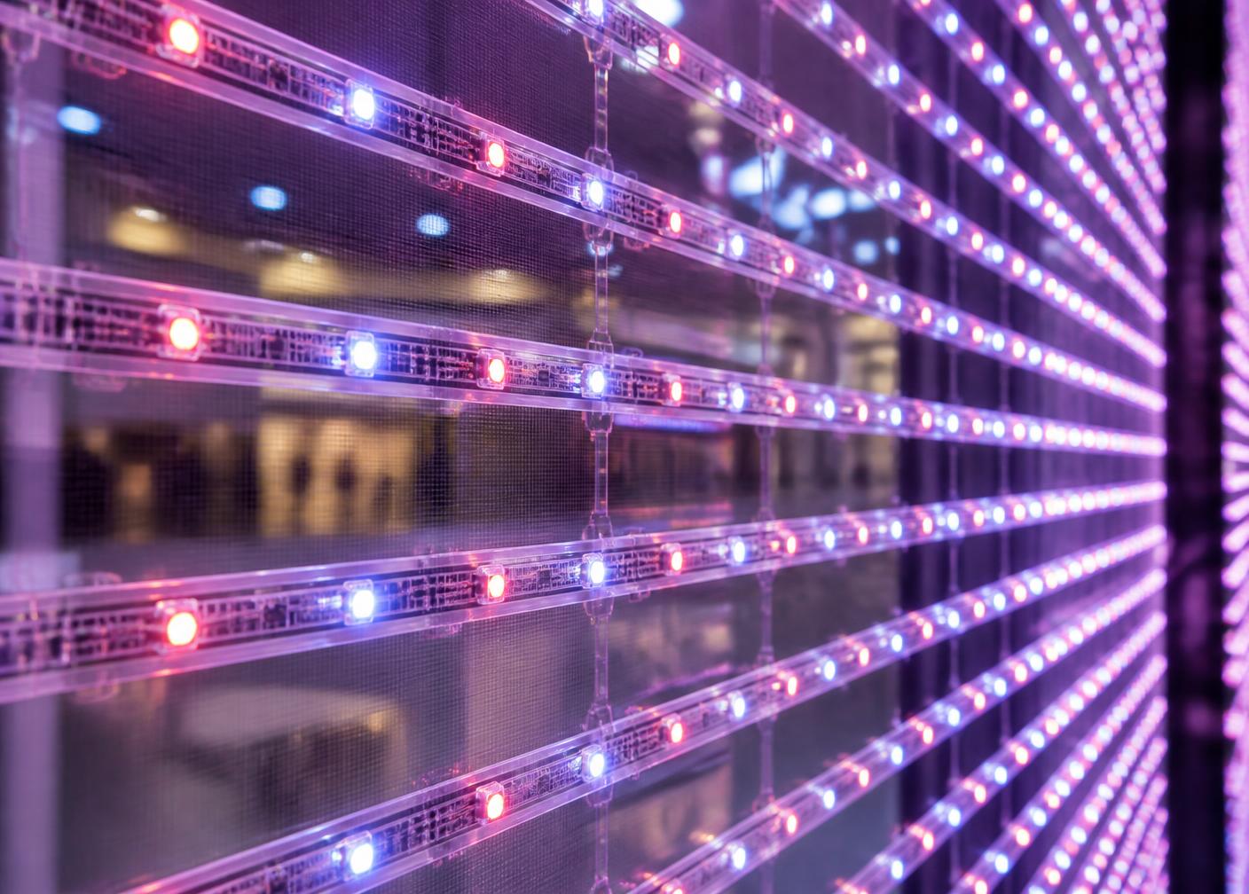Makro detail transparentnej LED vrstvy s viditeľnou pixelovou štruktúrou – konceptová štúdia